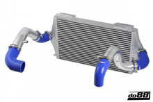 Load image into Gallery viewer, do88 92-98 Volvo 740/940 Turbo (76mm Throttle) BigPack Intercooler Kit w/Blue Hoses