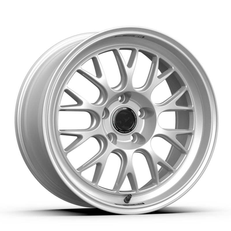 fifteen52 Holeshot RSR 18x9.5 5x120 22mm ET 72.56mm Center Bore Radiant Silver