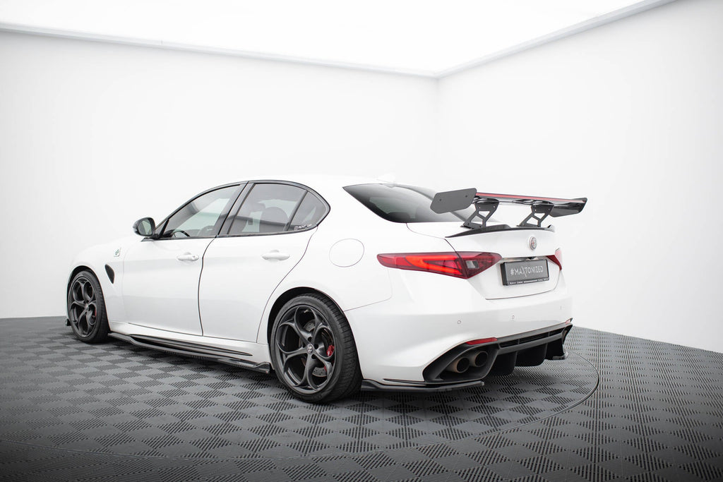 MAXTON DESIGN CARBON SPOILER + LED ALFA ROMEO GIULIA QUADRIFOGLIO