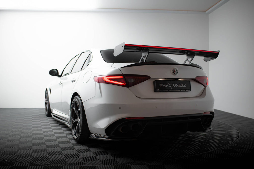 MAXTON DESIGN CARBON SPOILER + LED ALFA ROMEO GIULIA QUADRIFOGLIO