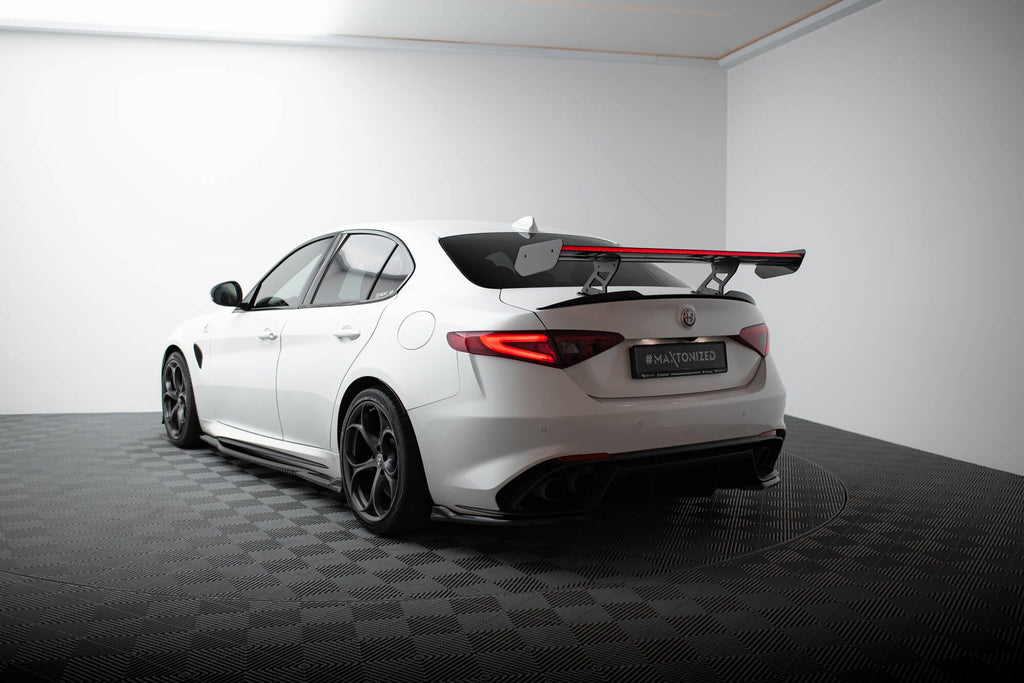 MAXTON DESIGN CARBON SPOILER + LED ALFA ROMEO GIULIA QUADRIFOGLIO