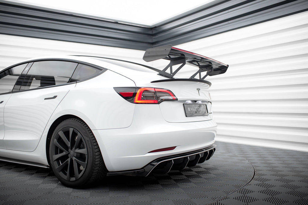 MAXTON DESIGN CARBON SPOILER + LED TESLA MODEL 3