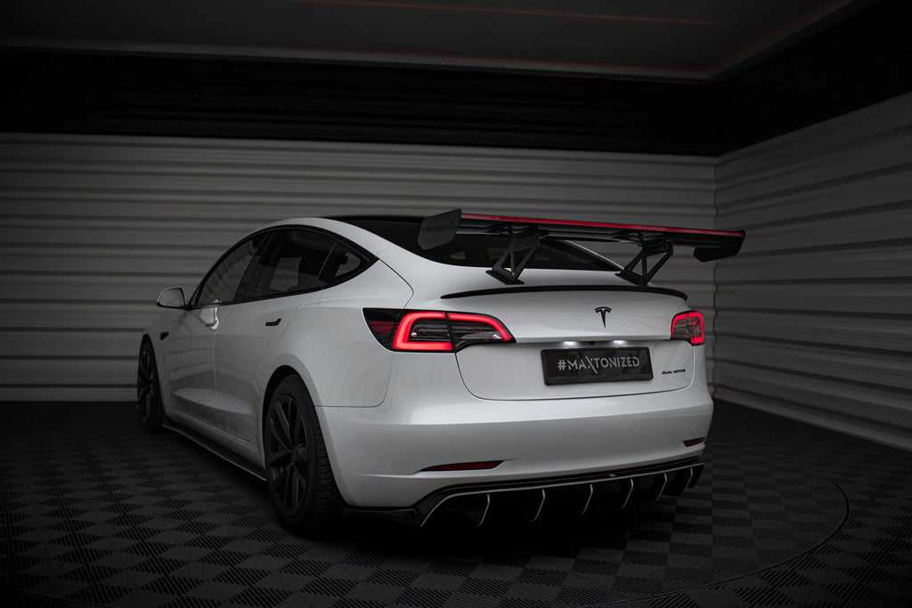 MAXTON DESIGN CARBON SPOILER + LED TESLA MODEL 3