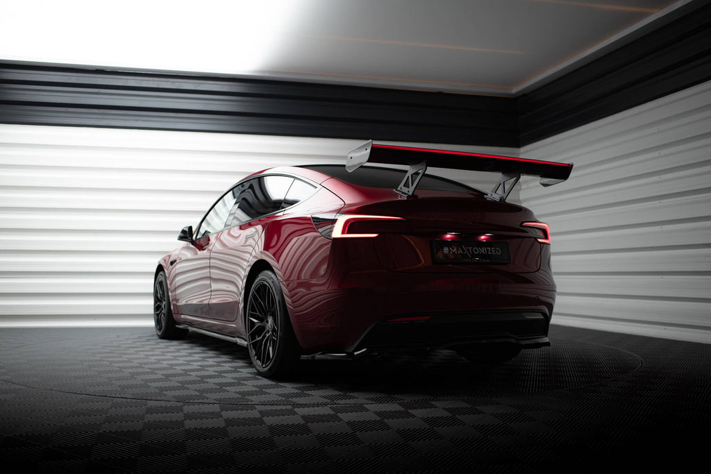 MAXTON DESIGN CARBON SPOILER + LED TESLA MODEL 3