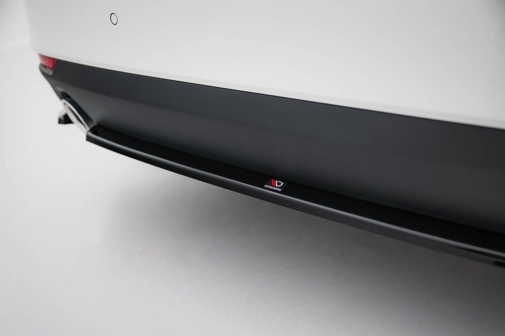 MAXTON DESIGN Central Rear Splitter for BMW 4 Coupe / Cabrio G22 / G23