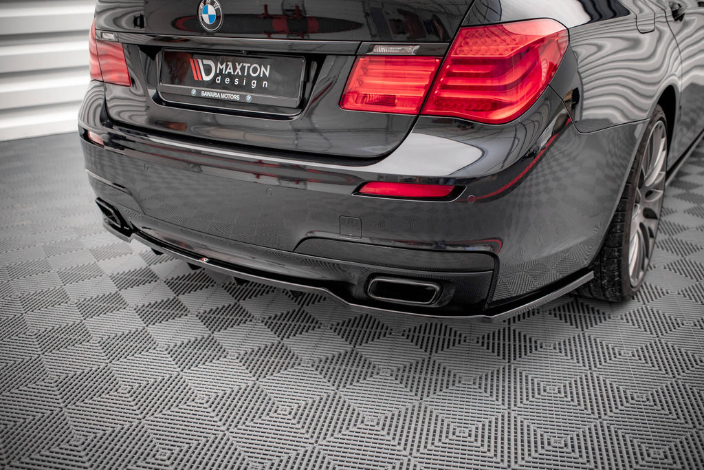 MAXTON DESIGN CENTRAL REAR SPLITTER (WITH VERTICAL BARS) BMW 7 M-PACK F01