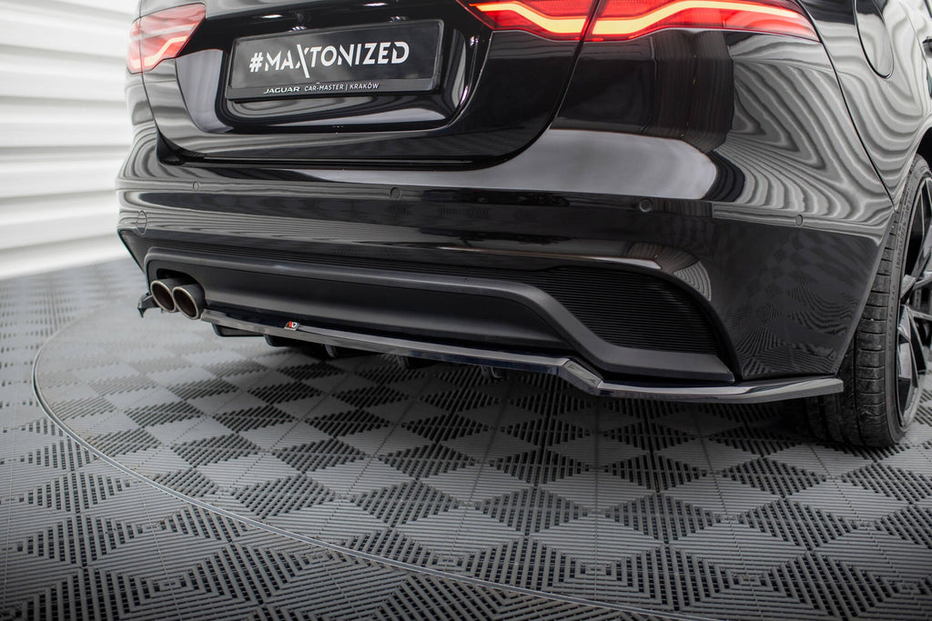 MAXTON DESIGN CENTRAL REAR SPLITTER (WITH VERTICAL BARS) JAGUAR XE X760 FACELIFT