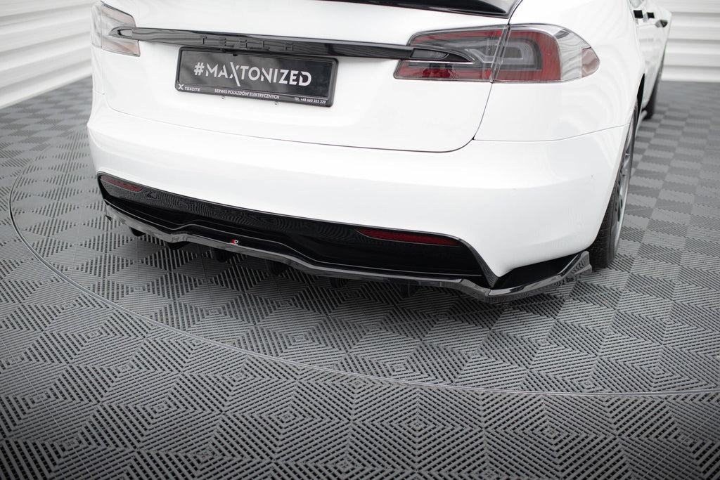 MAXTON DESIGN CENTRAL REAR SPLITTER (WITH VERTICAL BARS) V.1 TESLA MODEL S PLAID MK1 FACELIFT