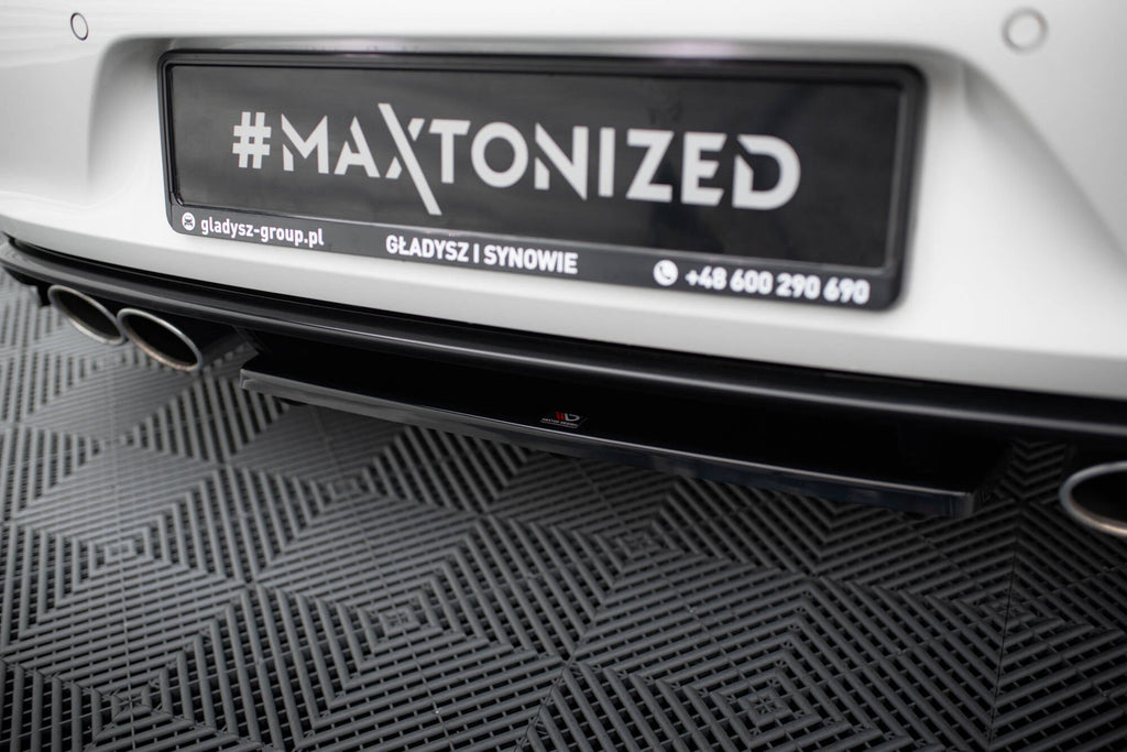MAXTON DESIGN CENTRAL REAR SPLITTER VW GOLF VII R (WITH VERTICAL BARS)
