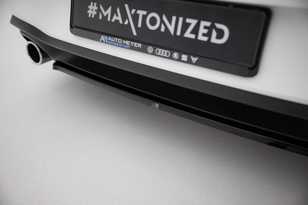 MAXTON DESIGN CENTRAL REAR SPLITTER VOLKSWAGEN GOLF 8 GTI