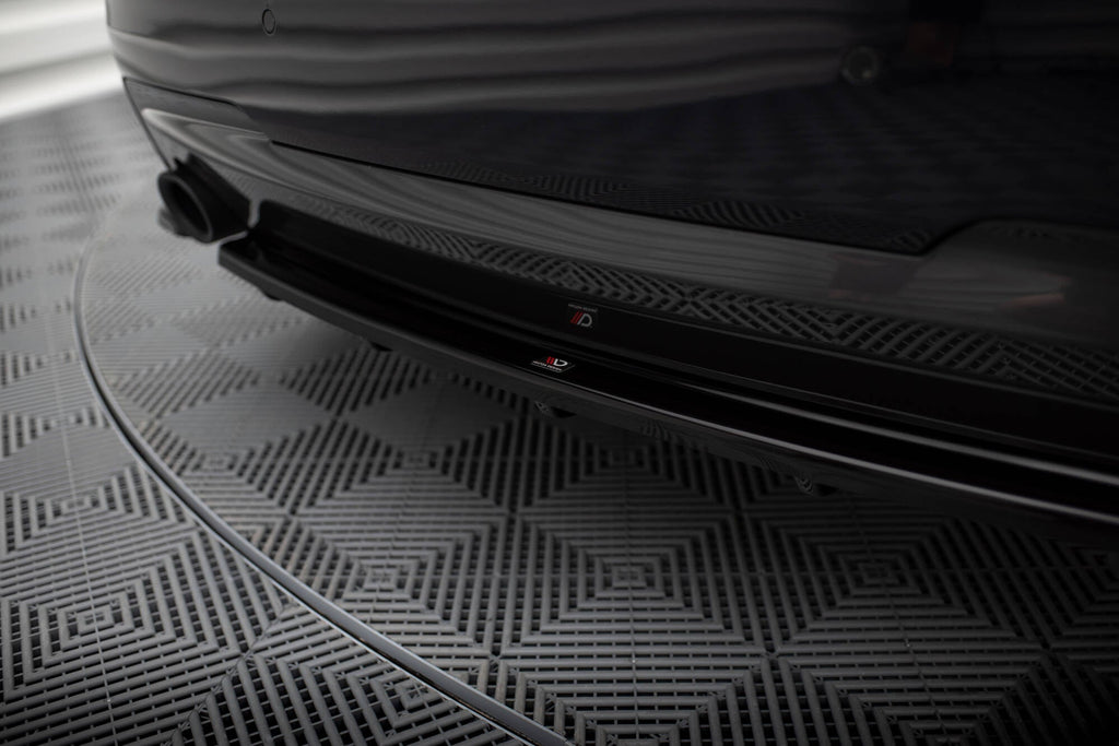 MAXTON DESIGN CENTRAL REAR SPLITTER BMW 5 F11 M-PACK (FITS TWO SINGLE EXHAUST ENDS)