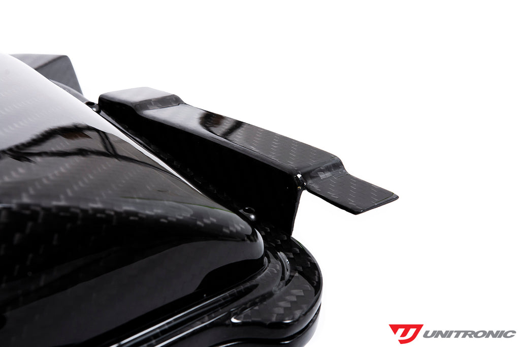 UNITRONIC GLOSS CARBON FIBER INTAKE & TURBO INLETS FOR AUDI C8 RS6/RS7