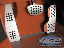 Rennline Aluminum Pedal Set - 3 Piece - Rubber Grip - Mk5 / Mk6 - Automatic/DSG Transmission